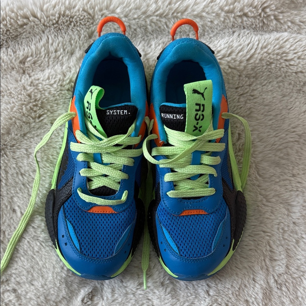 Puma Kids Blue Sneakers with Neon Green Accents
Size 4.5